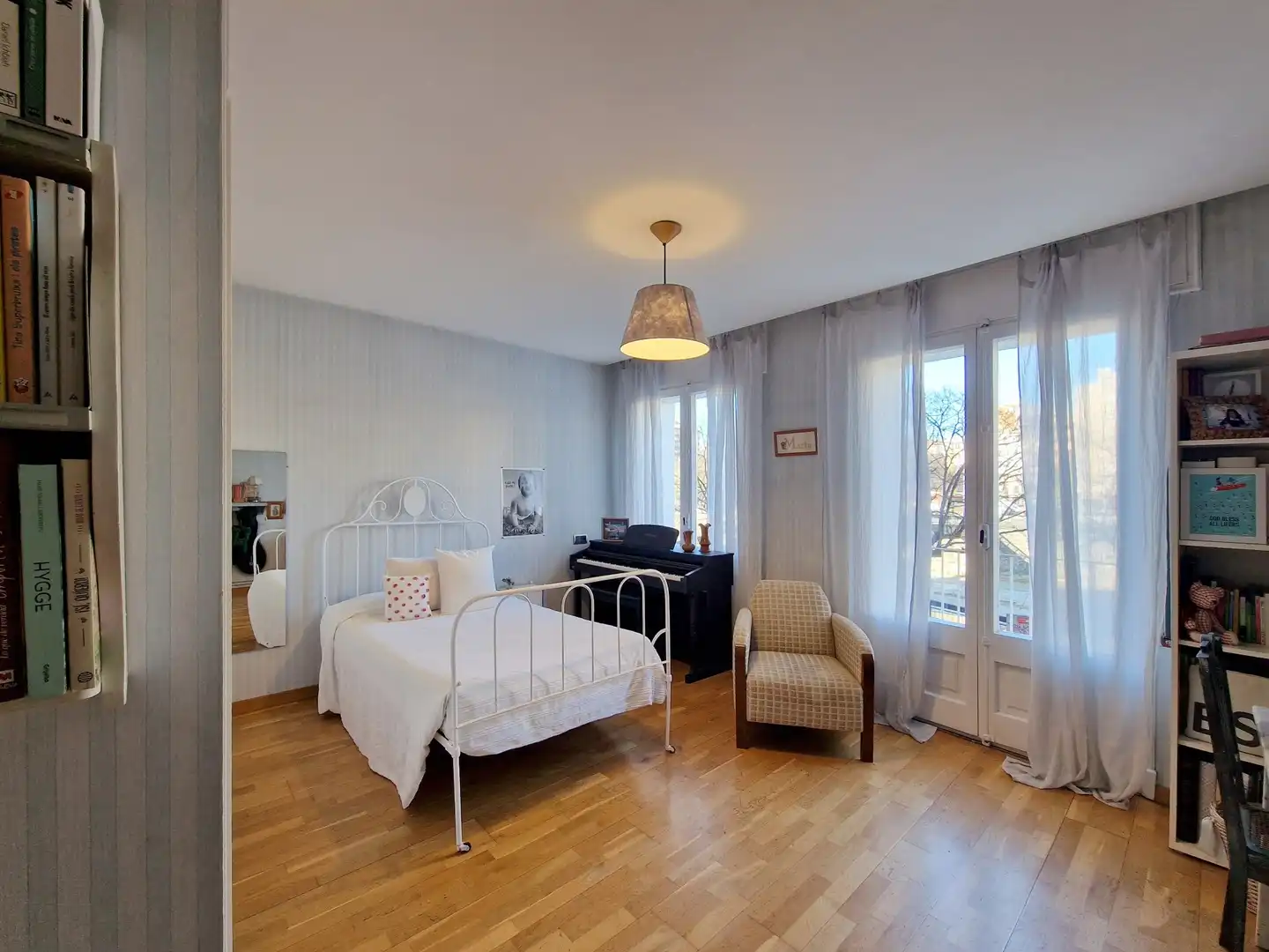 Bedroom of Flat for sale in Girona  with Air Conditioner, Heating and Terrace