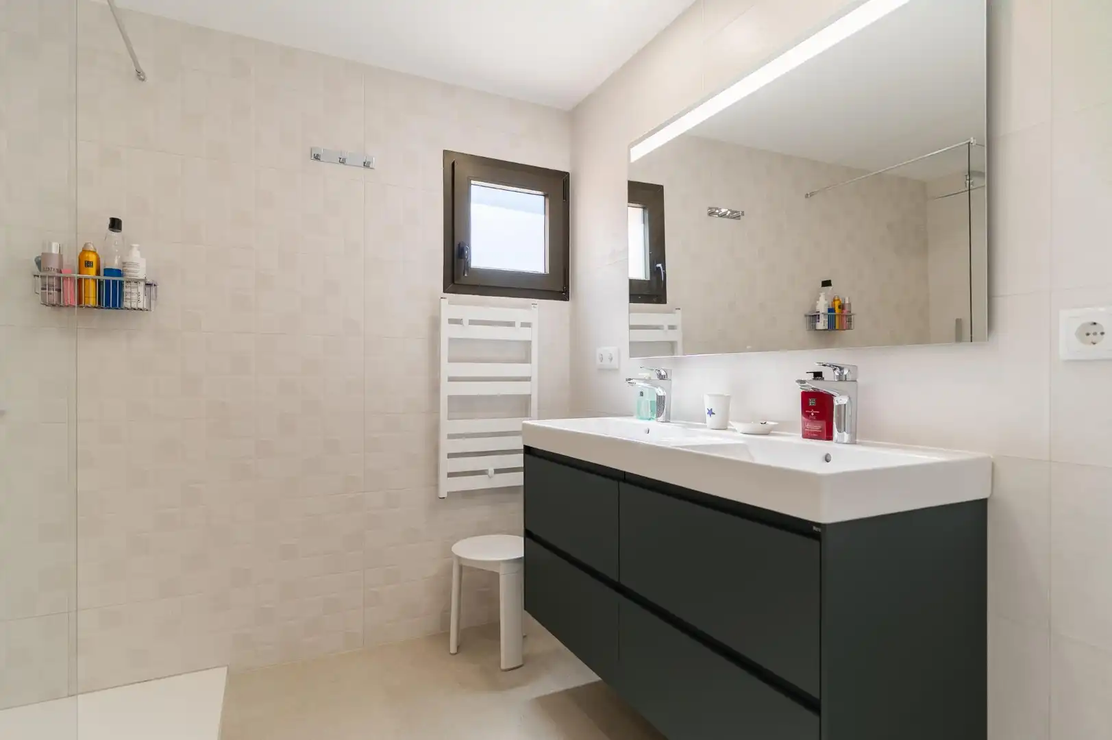 Badezimmer von Wohnungen zum Verkauf in Benicasim / Benicàssim mit Klimaanlage, Heizung und Privatgarten