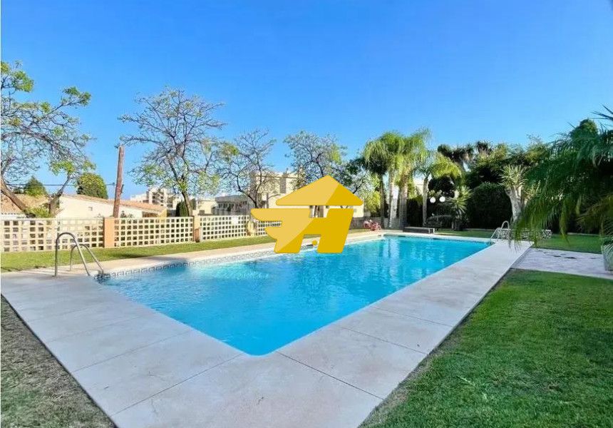 Jardí de Pis de lloguer en Torremolinos amb Aire condicionat, Jardí privat i Piscina