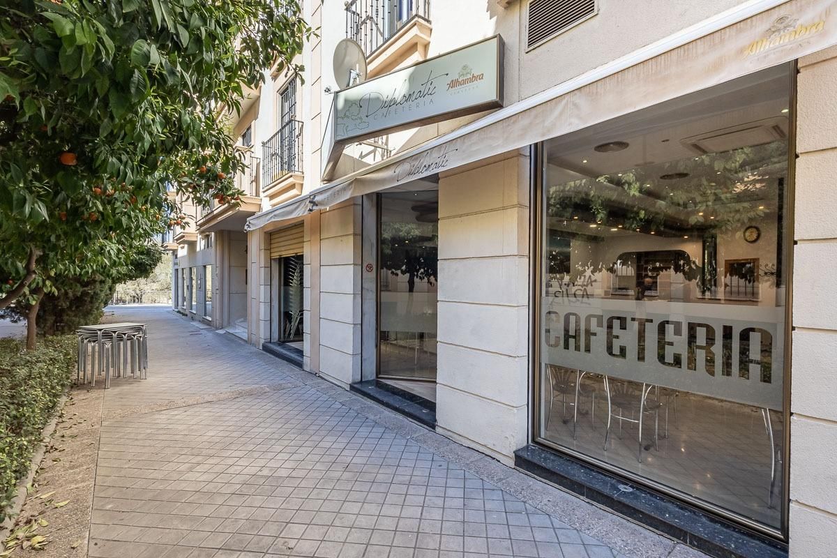 Premises for sale in  Granada Capital  with Air Conditioner