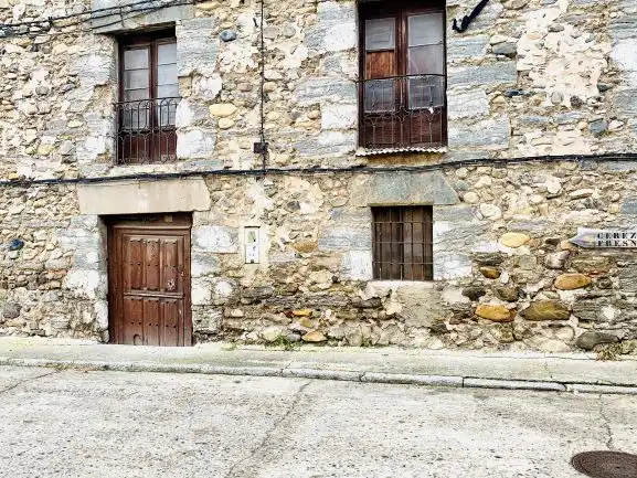 Semi-detached house for sale in C/ Ramón y Cajal, imagen 2