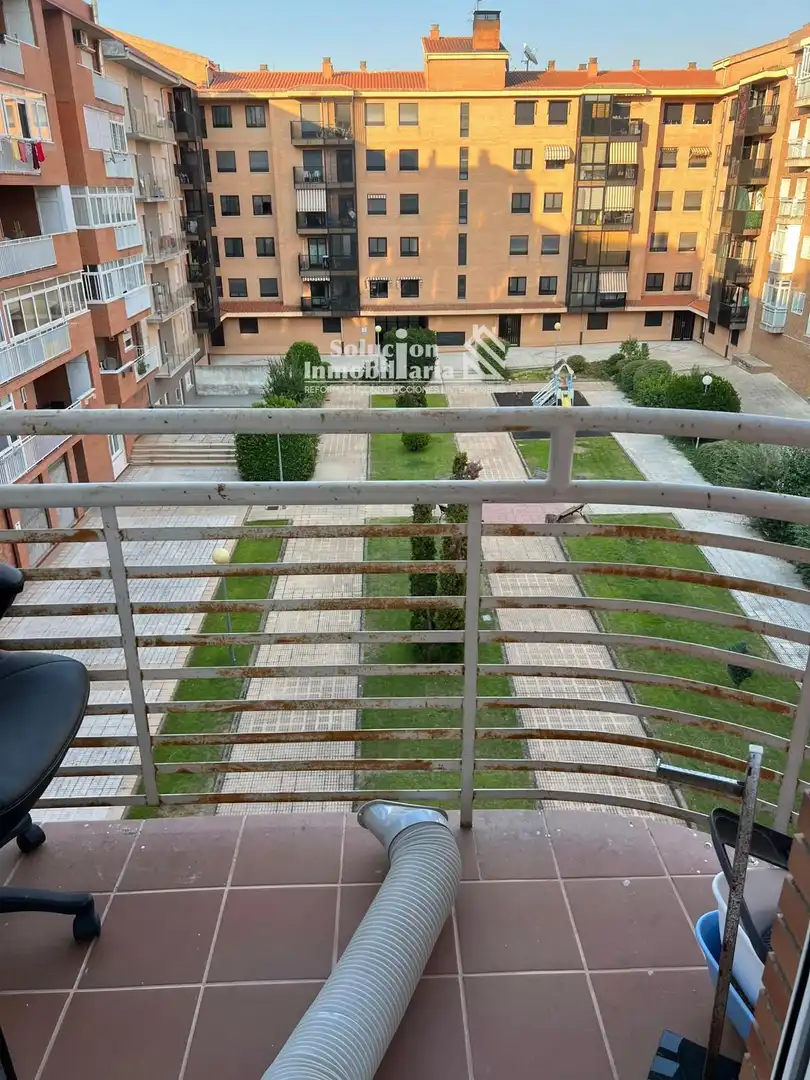 Vista exterior de Apartament en venda en Salamanca amb Calefacció, Terrassa i Moblat
