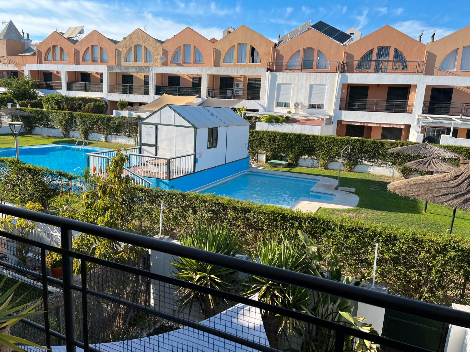 Piscina de Casa adosada en venda en El Puerto de Santa María amb Aire condicionat, Calefacció i Jardí privat