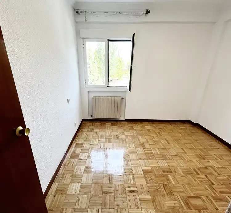 Bedroom of Flat for rent in Madrid  with Air Conditioner, Heating and Parquet flooring
