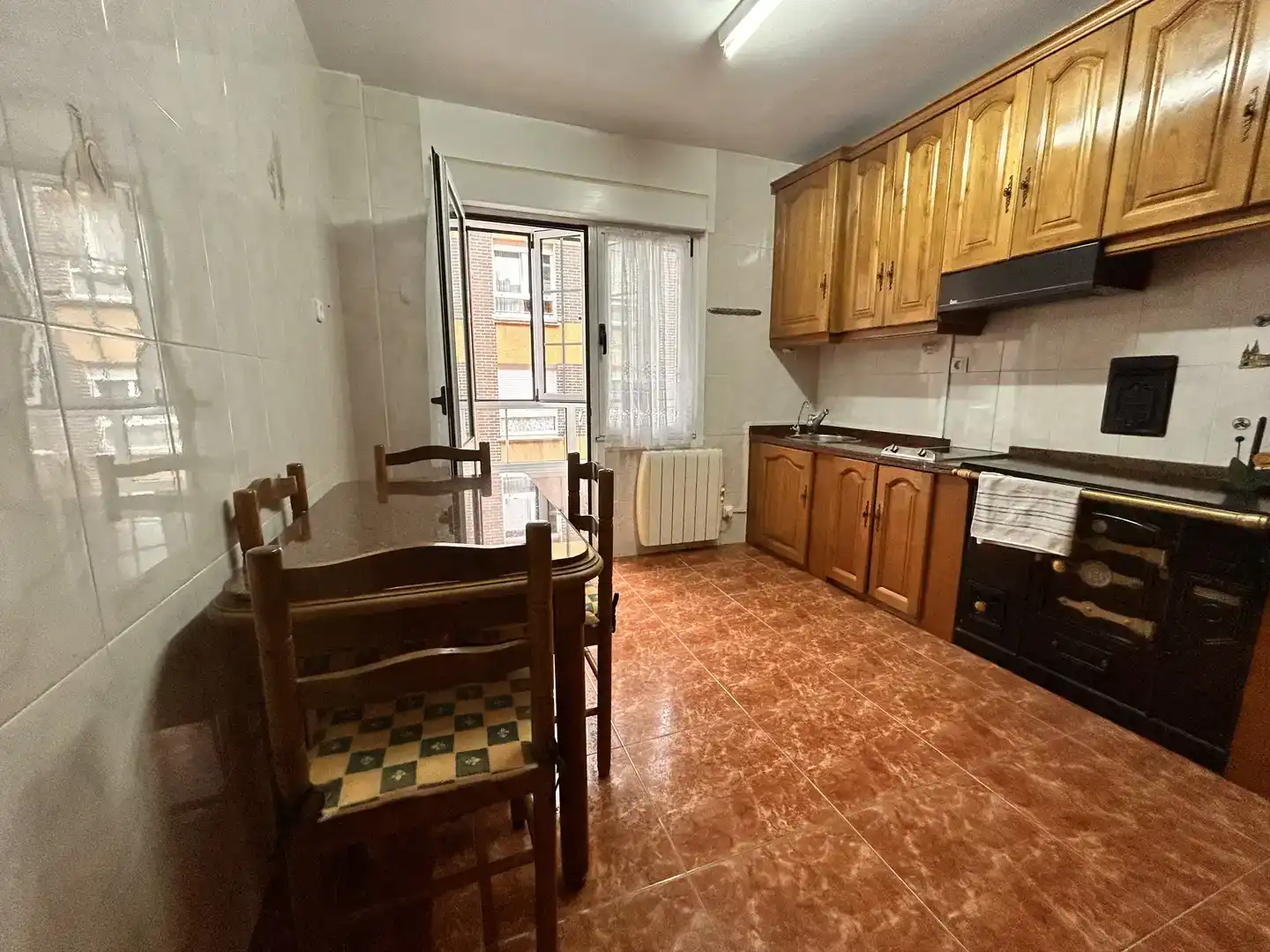 Cocina de Piso para compartir en Gijón  con Parquet, Trastero y Amueblado