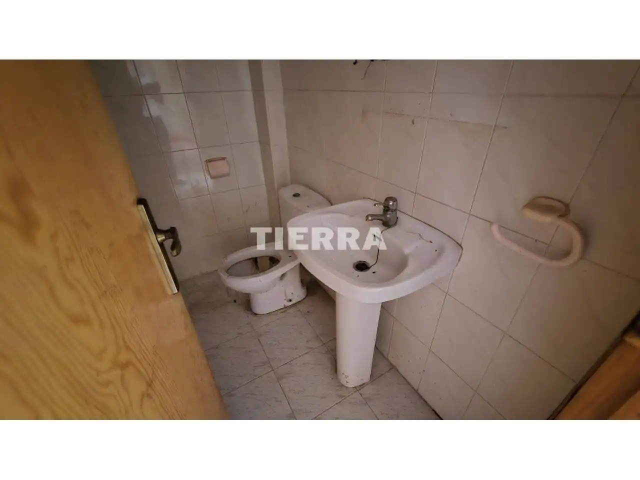 Baño de Piso en venta en Murcia con Trastero y Balcón