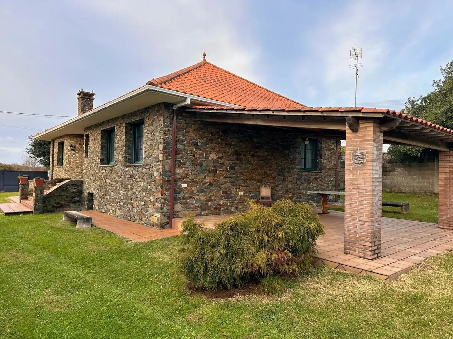 Chalet con jardín en venta en Calle Robaleira 17, imagen 4