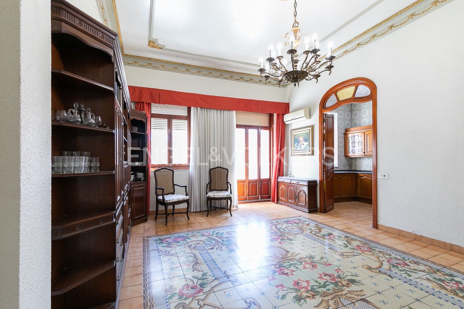 Apartment for sale in  Valencia Capital  with Air Conditioner, Heating and Storage room