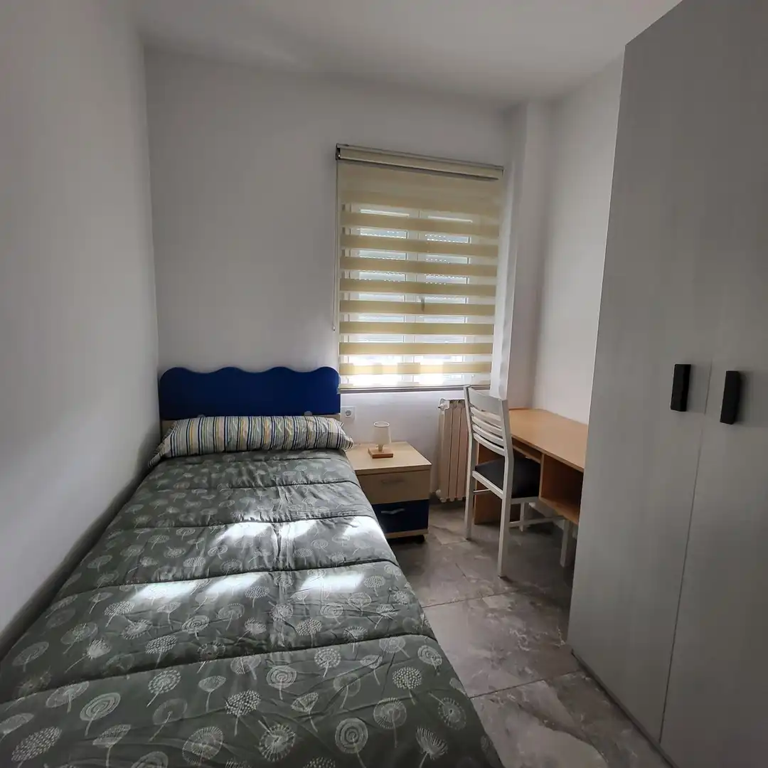 Habitación de Piso de alquiler en Ávila con Calefacción, Terraza y Amueblado