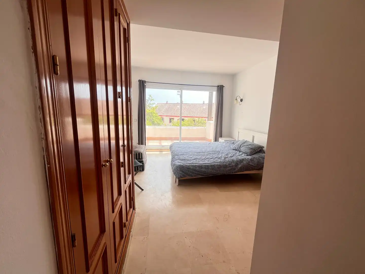Dormitori de Casa adosada en venda en Marbella amb Jardí privat, Terrassa i Moblat
