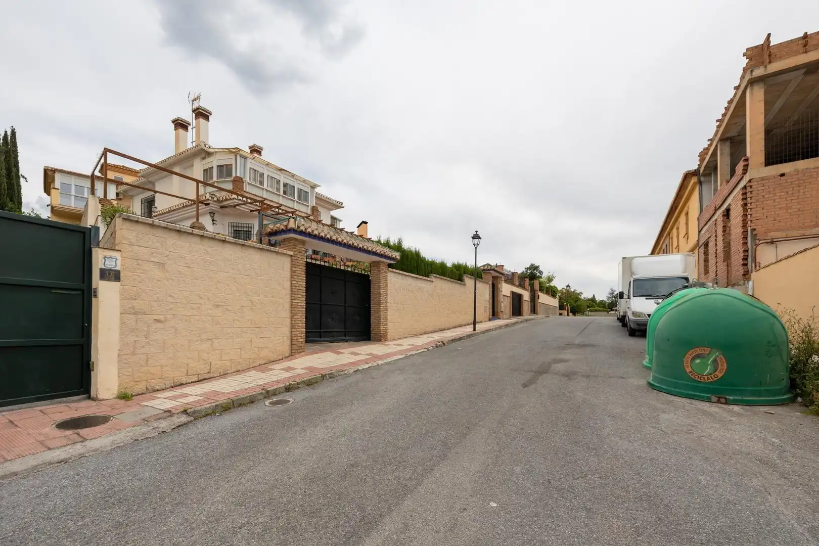 Exterior view of Houses for sale in Barrio de la Vega