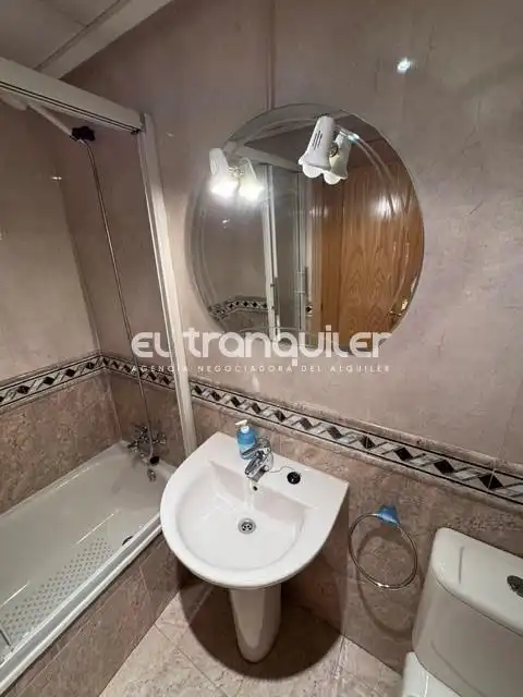 Bathroom of Flat for rent in Madrid  with Air Conditioner, Swimming Pool and Furnished
