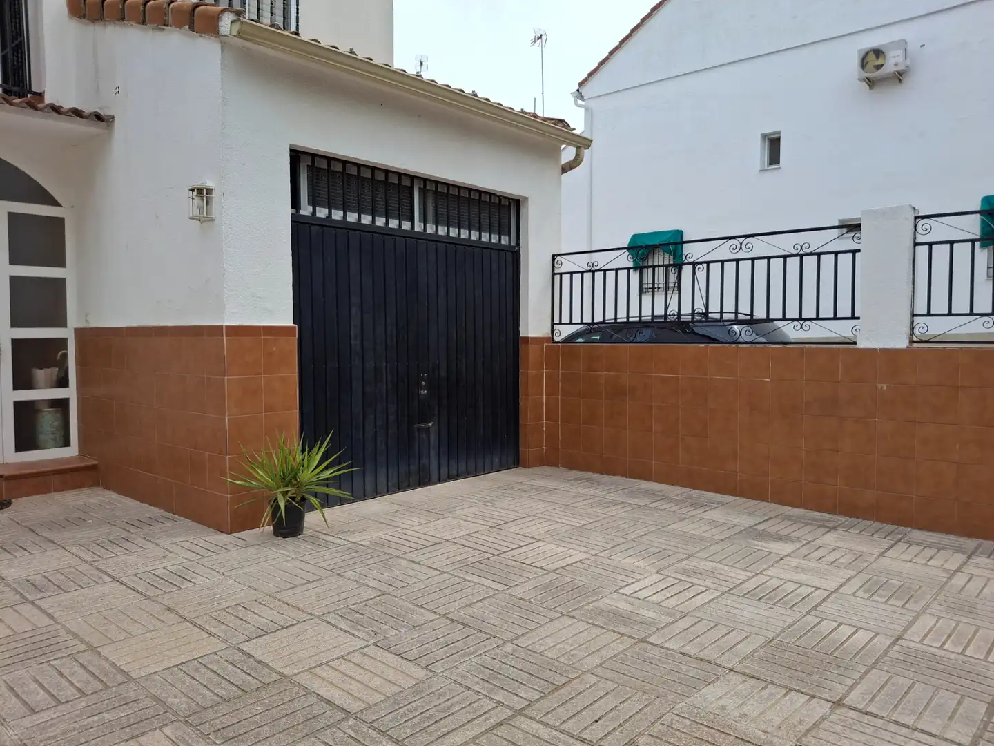 Vista exterior de Casa adosada en venta en Ciudad Real con Aire acondicionado, Calefacción y Jardín privado