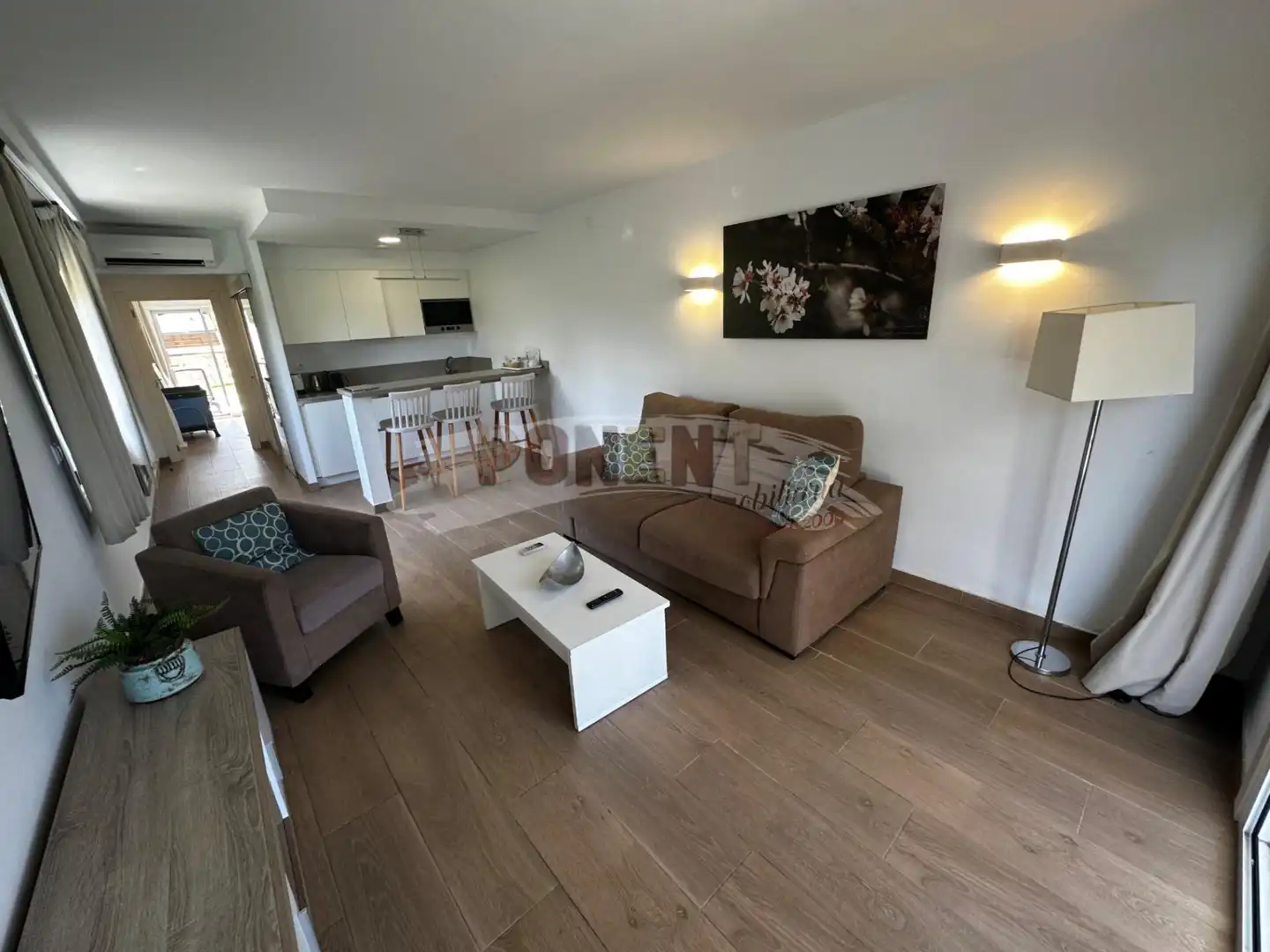 Sala d'estar de Apartament en venda en Sant Josep de sa Talaia amb Aire condicionat, Terrassa i Moblat