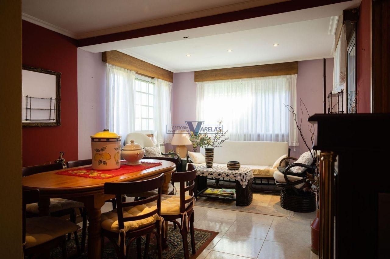 Sala d'estar de Casa o xalet en venda en Ourense Capital  amb Calefacció, Jardí privat i Moblat