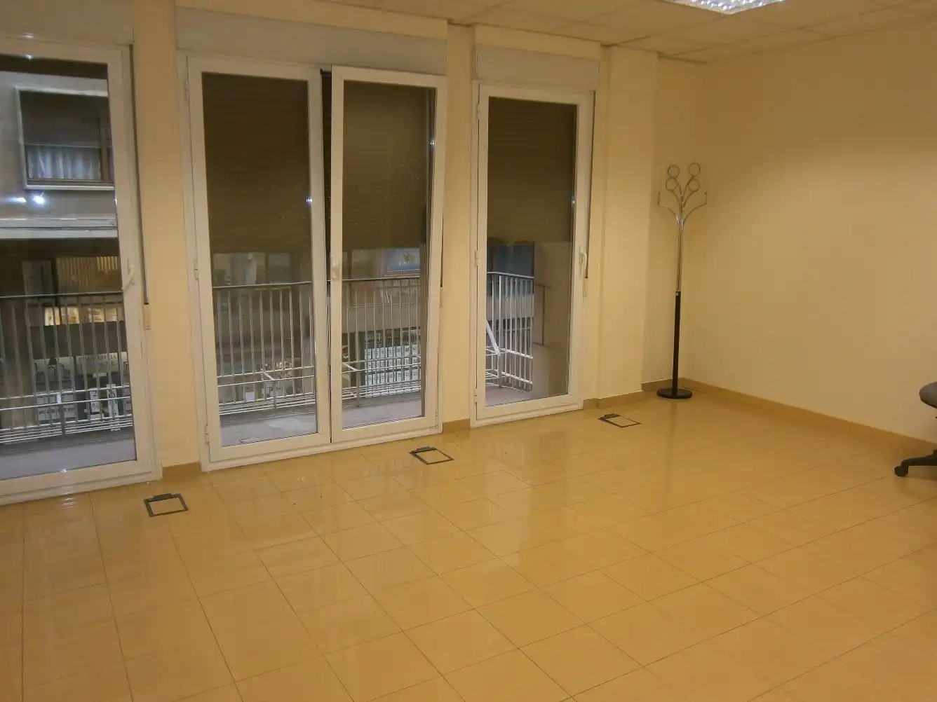Oficina de alquiler en  Pamplona / Iruña con Aire acondicionado y Amueblado