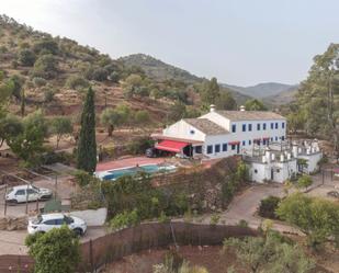 Vista exterior de Edifici en venda en Guaro amb Piscina comunitària