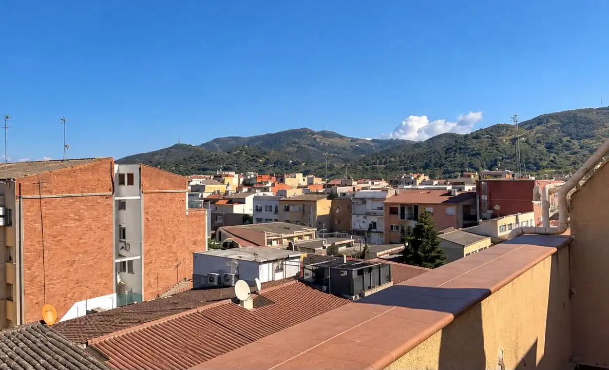 Vista exterior de Dúplex en venda en Montcada i Reixac amb Terrassa