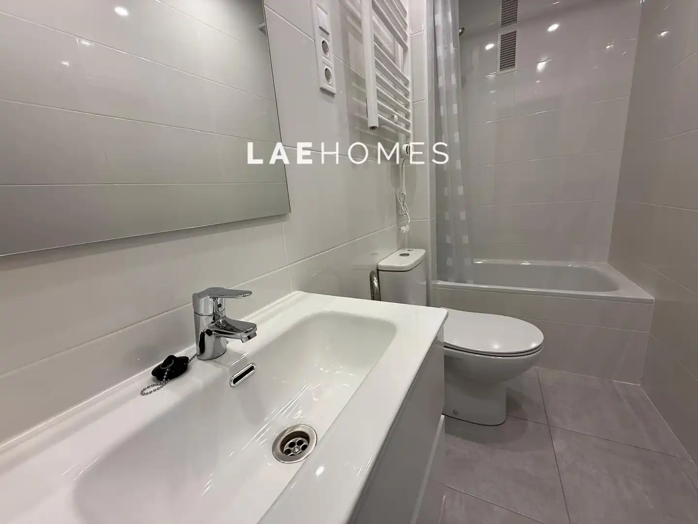Baño de Piso en venta en Martorell con Balcón y Alarma