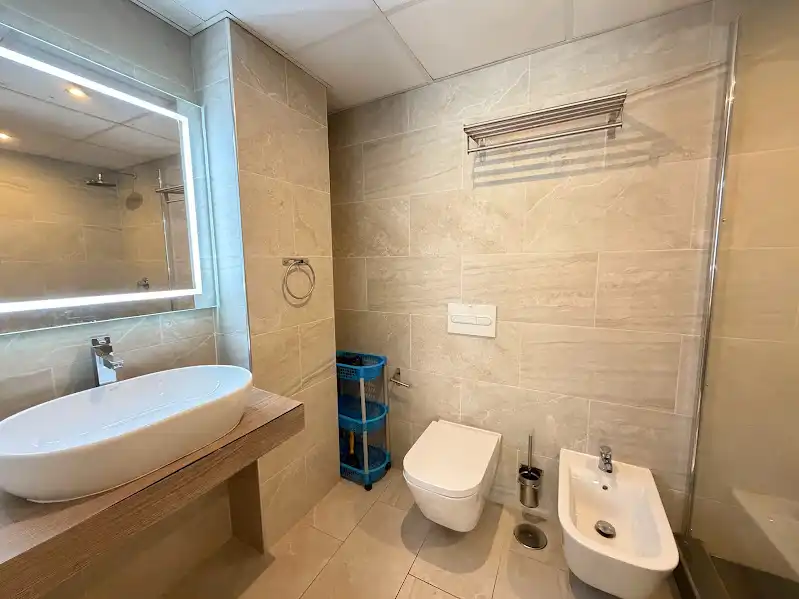 Baño de Piso en venta en Torrevieja con Terraza, Amueblado y TV