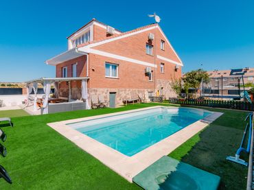 Villa con piscina in vendita a Centro Bº Doscientas