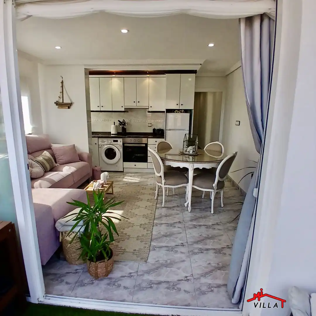 Cocina de Piso en venta en Laredo con Calefacción, Terraza y Amueblado