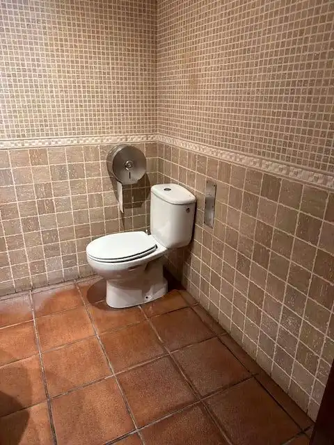 Local comercial en traspaso en Avenida Países Escandinavos 11, imagen 12