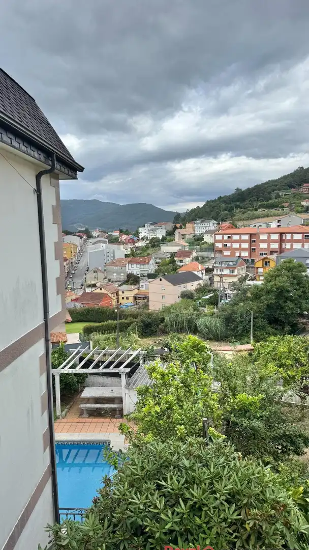 Vista exterior de Casa o xalet en venda en Redondela amb Calefacció, Traster i Piscina