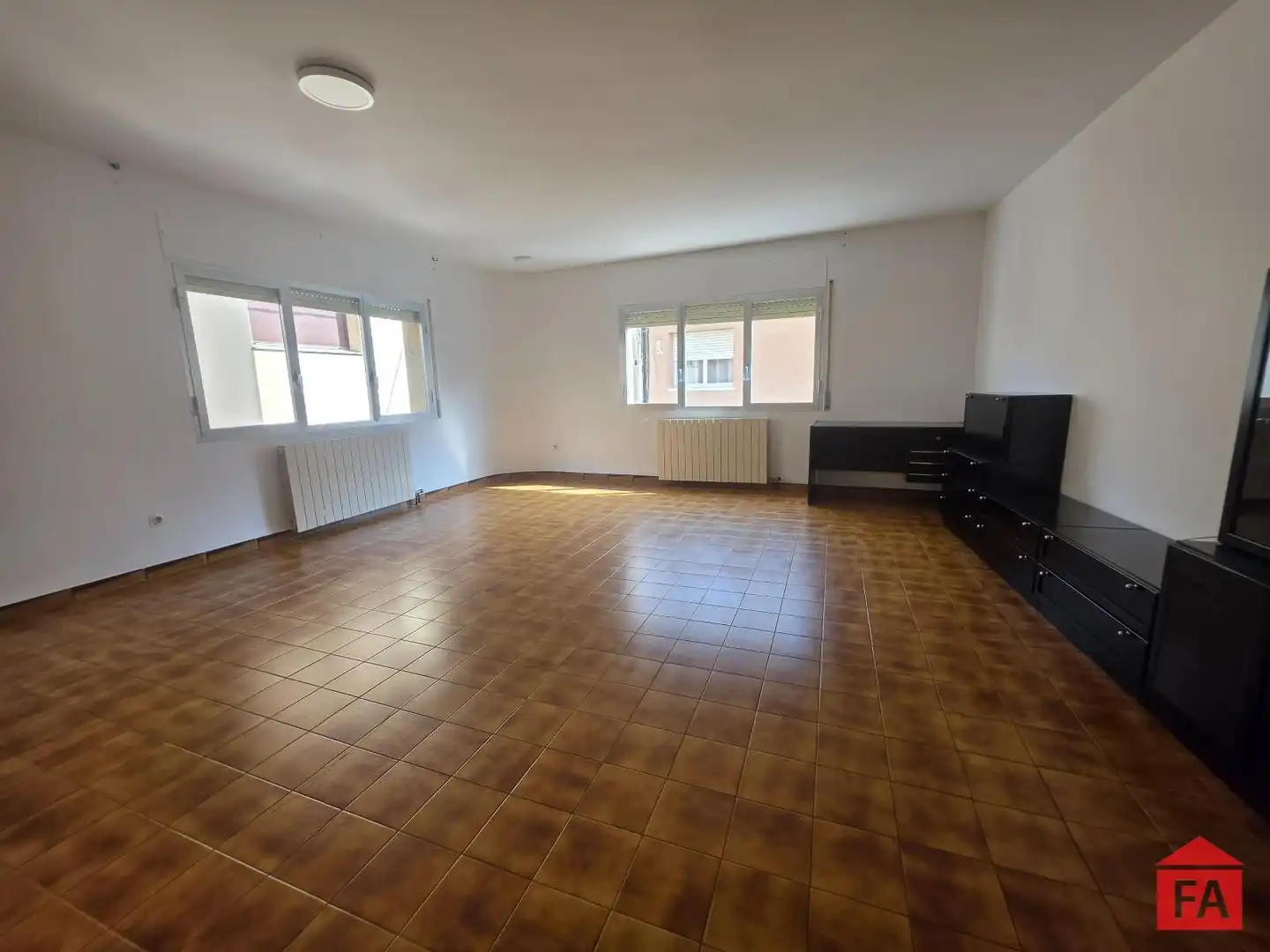Sala d'estar de Casa o xalet en venda en Banyeres del Penedès amb Calefacció, Terrassa i Traster