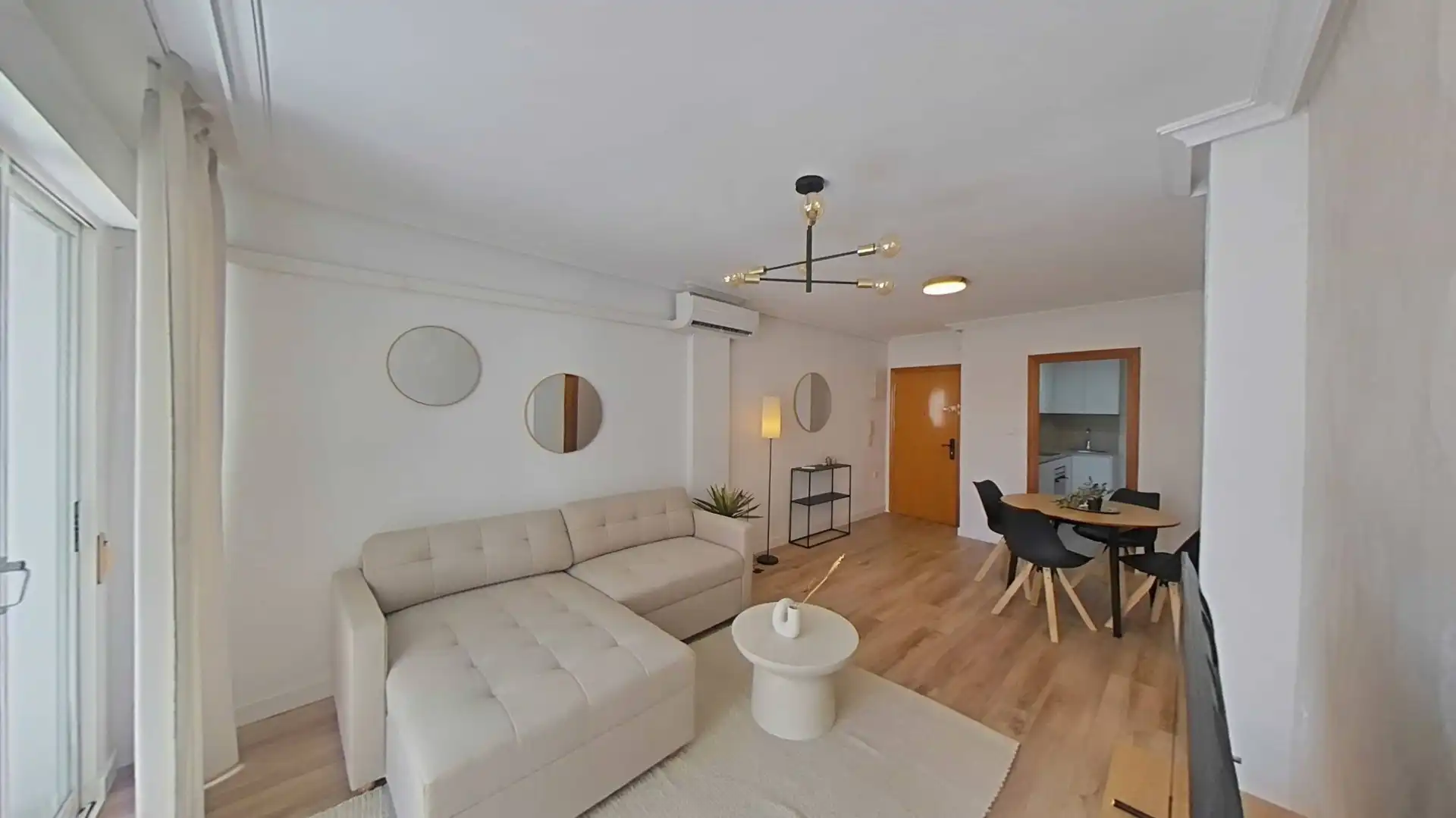 Sala d'estar de Apartament en venda en Torrevieja amb Aire condicionat, Calefacció i Terrassa