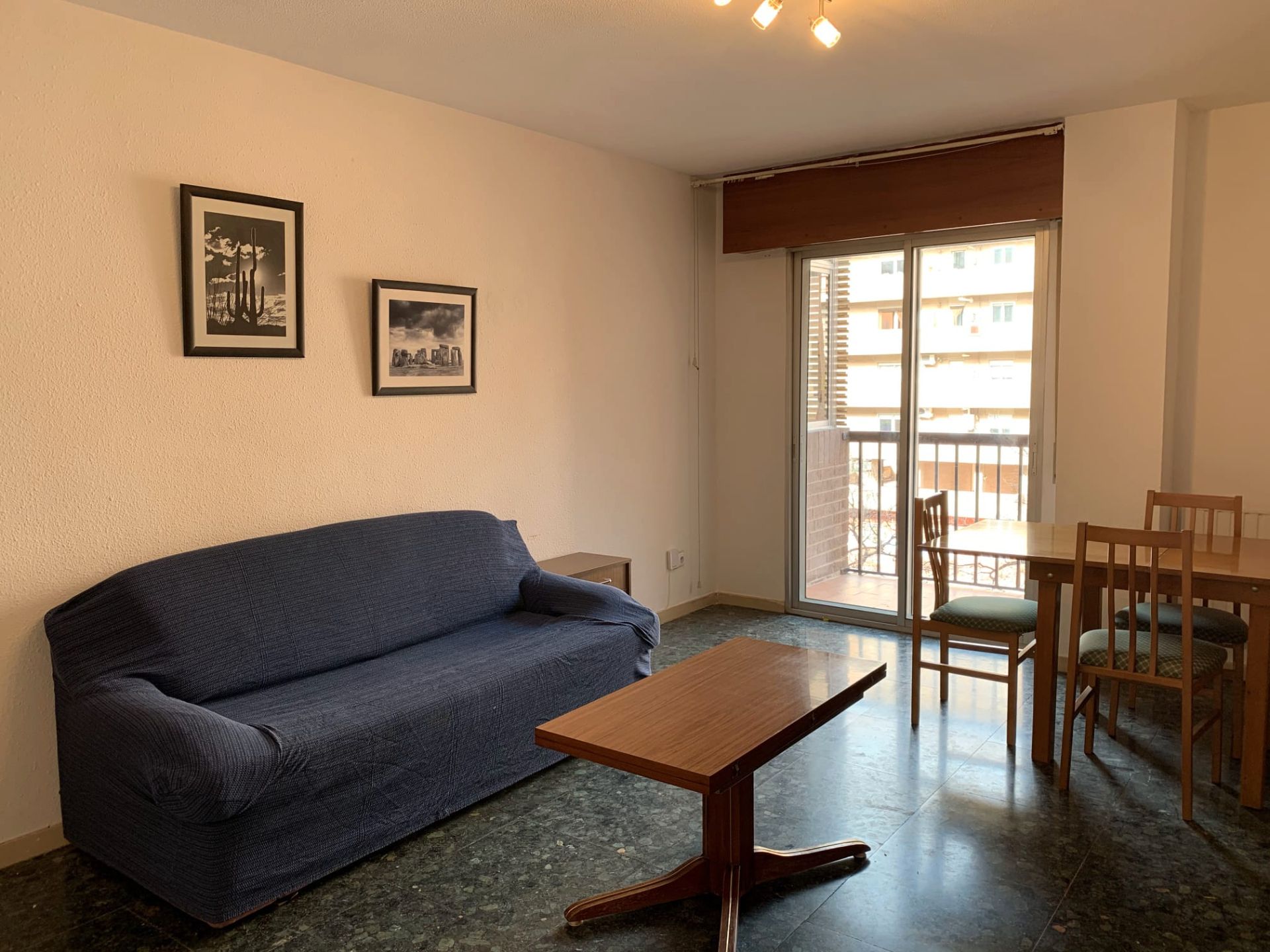 Sala d'estar de Pis de lloguer en  Zaragoza Capital amb Calefacció, Moblat i Forn