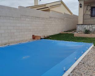 Swimming pool of House or chalet for sale in Carriches  with Heating, Private garden and Terrace