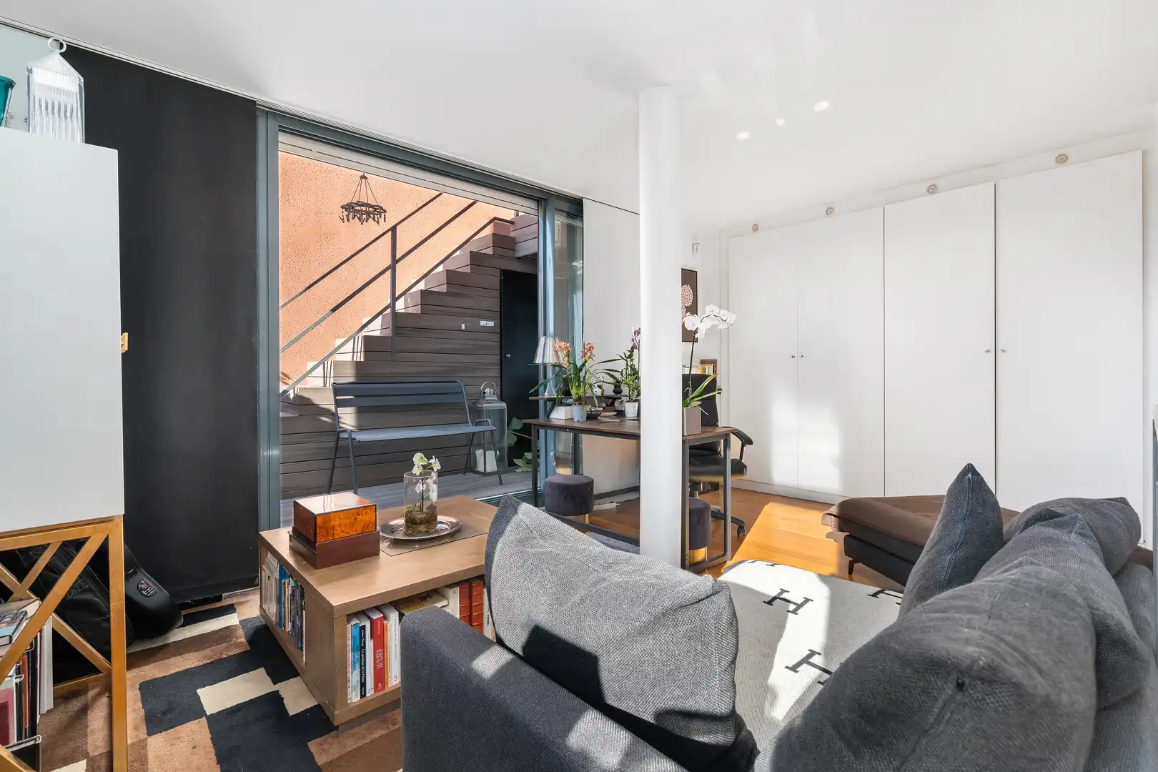 Wohnzimmer von Dachboden zum Verkauf in Barcelona mit Klimaanlage, Heizung und Parkett