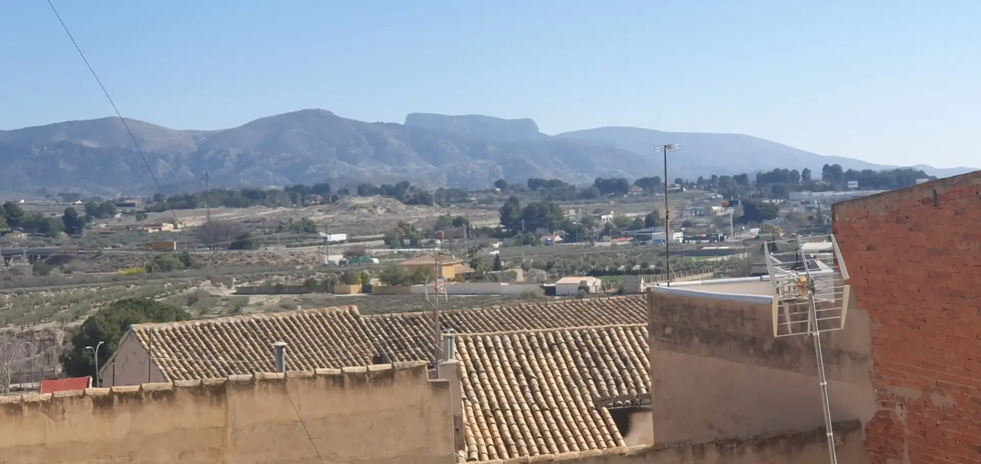 Vista exterior de Casa adosada en venda en Sax amb Traster, Moblat i Forn