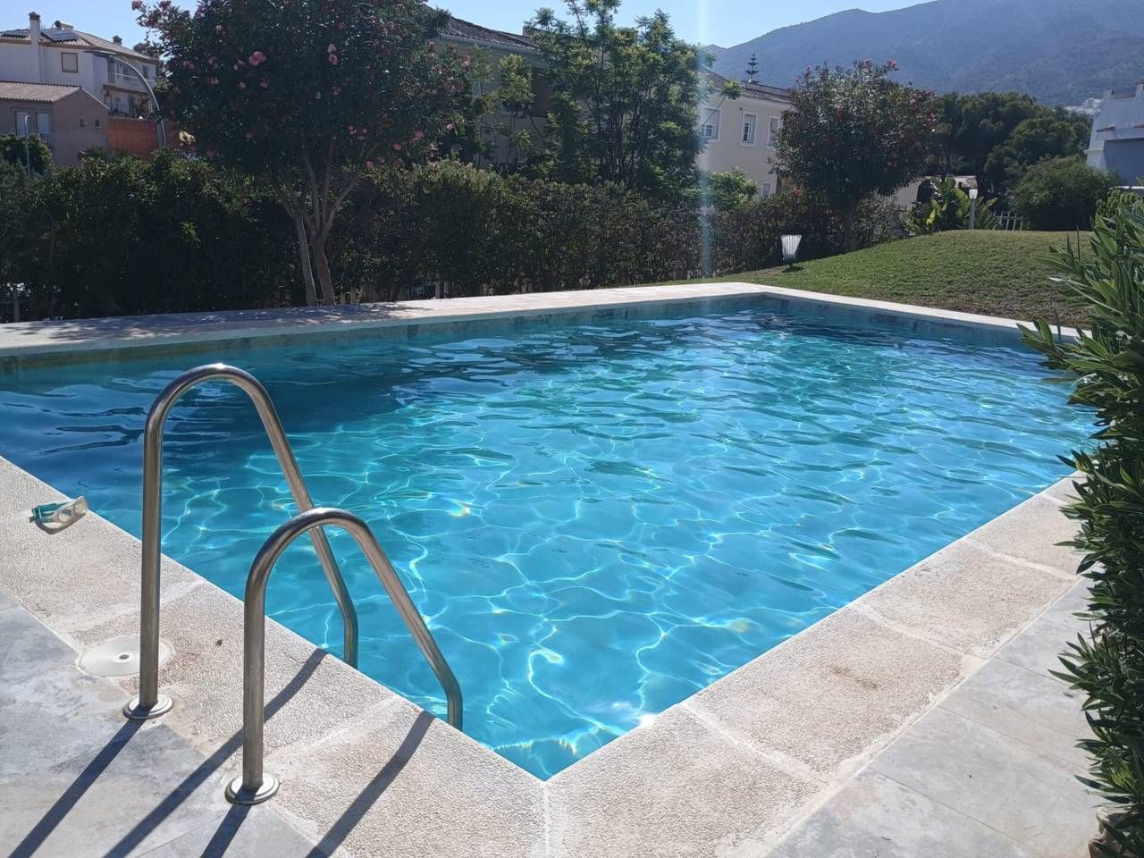 Swimming pool of Single-family semi-detached for sale in Benalmádena  with Air Conditioner, Heating and Private garden