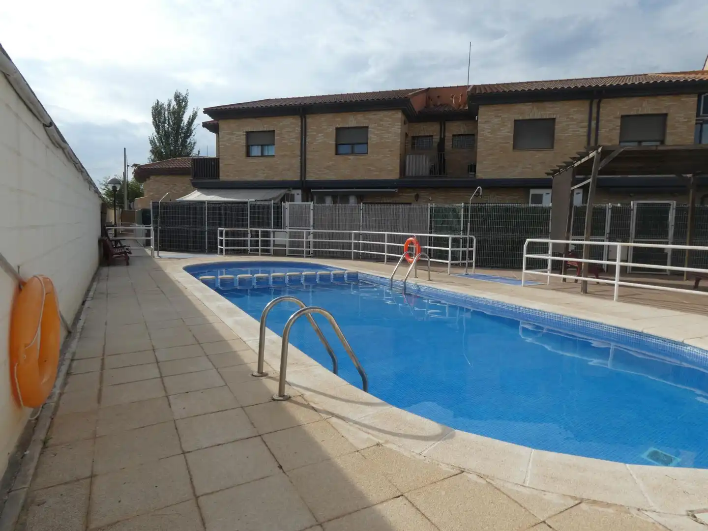 Piscina de Casa adosada en venta en La Joyosa con Aire acondicionado, Jardín privado y Terraza