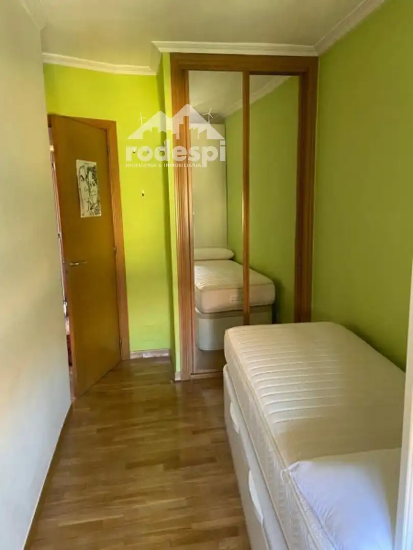 Habitación de Ático en venta en Vigo  con Calefacción, Trastero y Amueblado