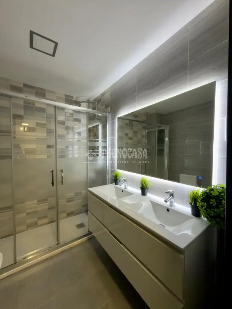 Baño de Casa adosada en venta en Madrid con Aire acondicionado, Calefacción y Terraza