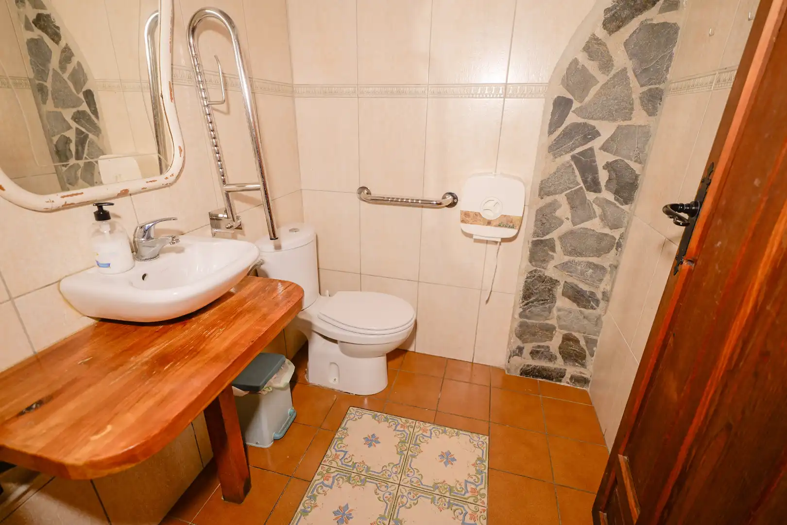 Bathroom of Commercial properties for sale in Bérchules  with Terrace and Furnished