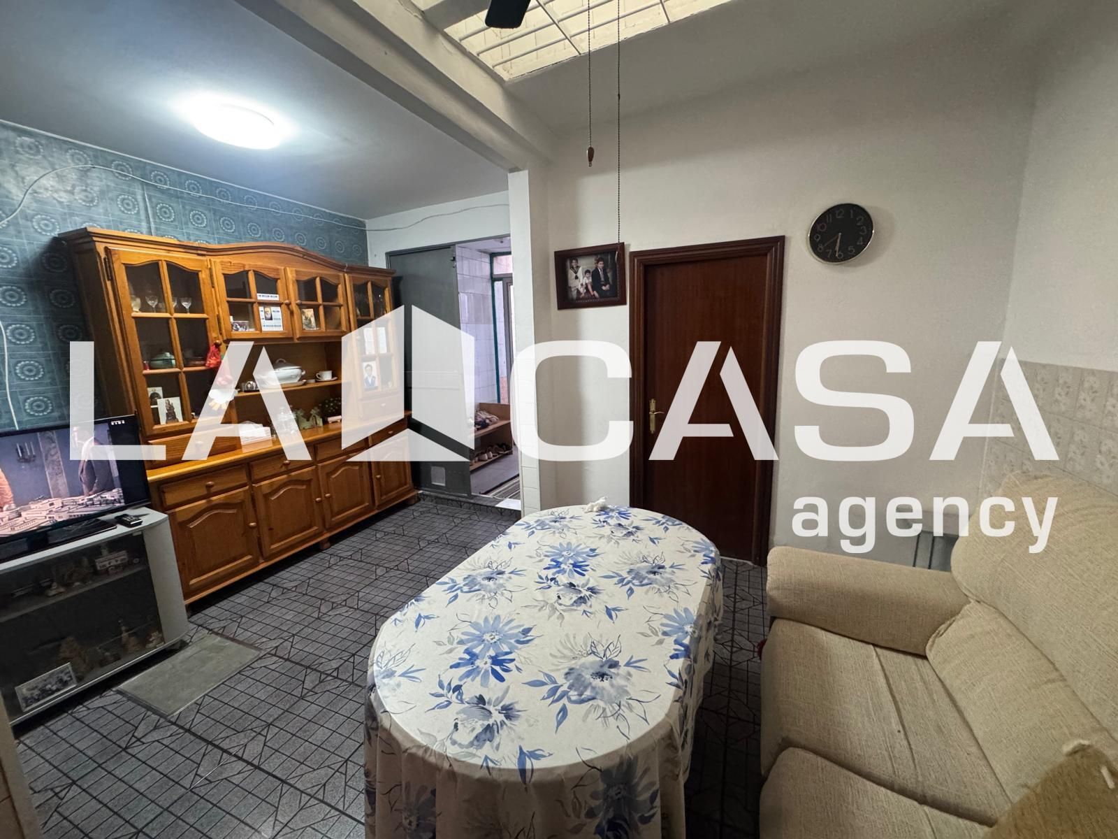 House or chalet for sale in  Sevilla Capital  with Terrace and Storage room