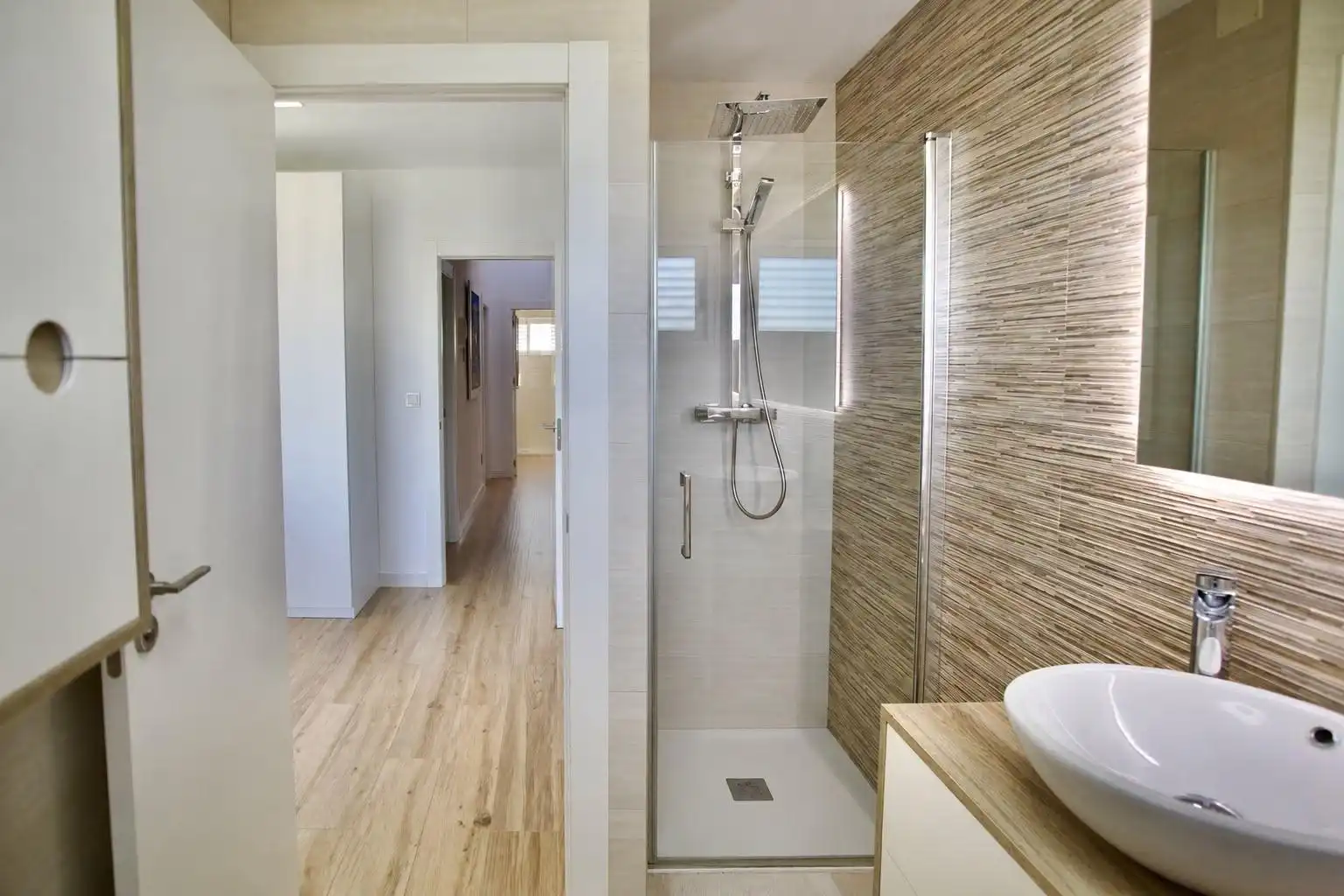 Bathroom of Detached homes for sale in Monforte del Cid  with Air Conditioner, Private garden and Parquet flooring