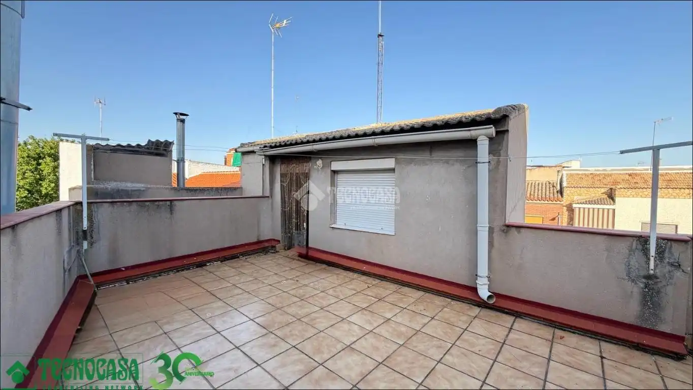 Terrassa de Casa adosada en venda en Alcázar de San Juan amb Calefacció, Jardí privat i Terrassa