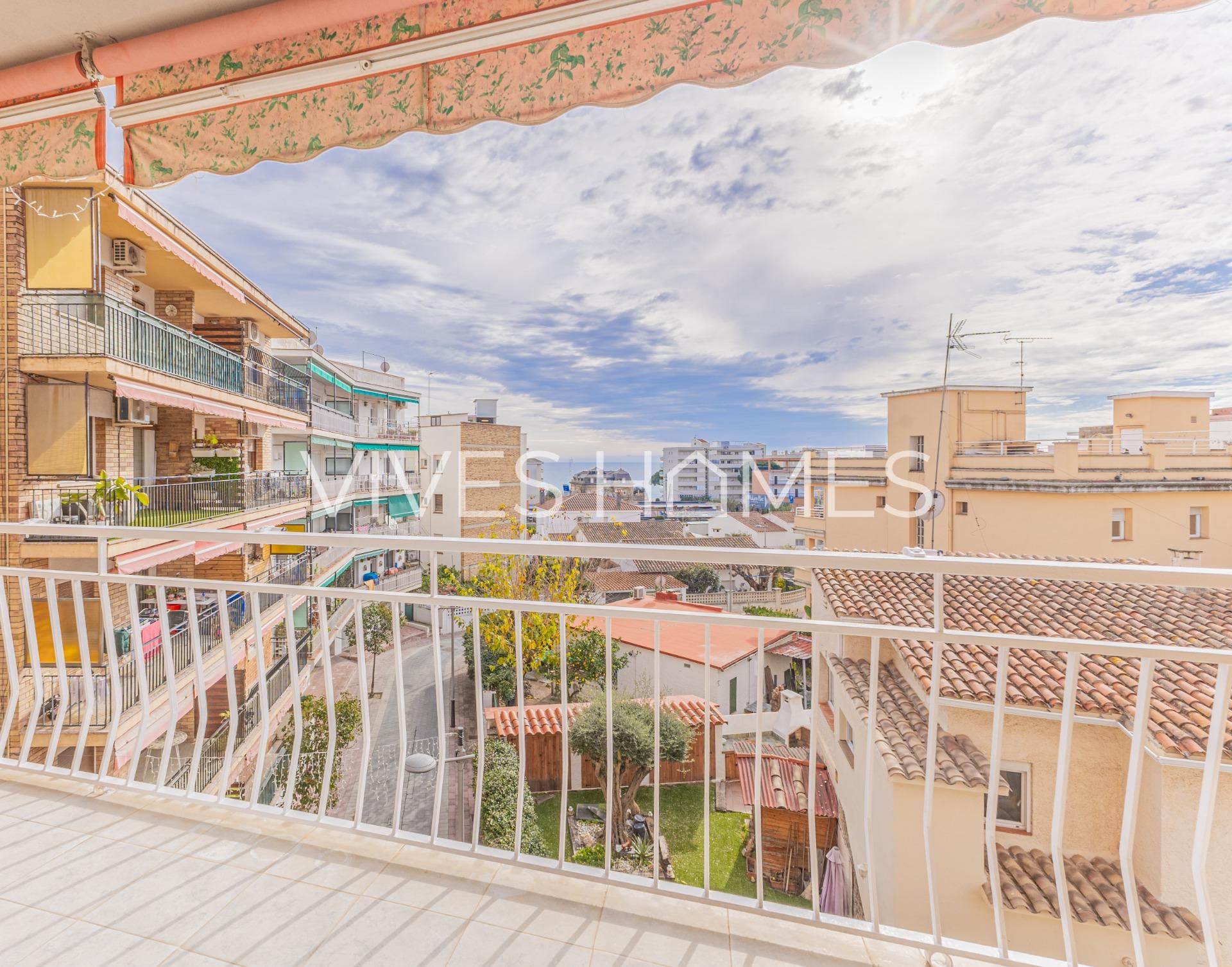 Vista exterior de Piso en venta en Caldes d'Estrac con Terraza y Balcón