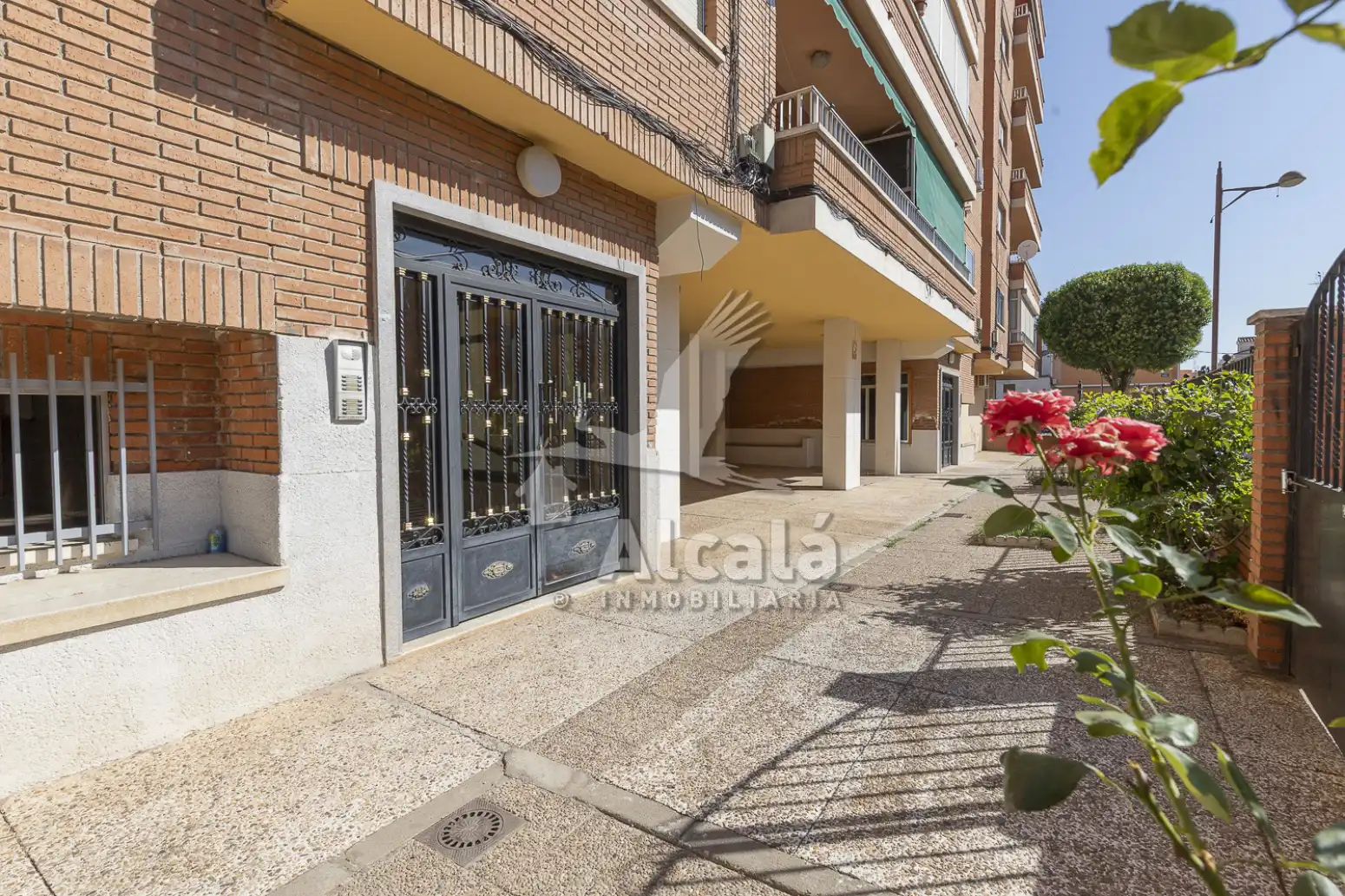 Vista exterior de Pis en venda en Azuqueca de Henares amb Calefacció i Terrassa