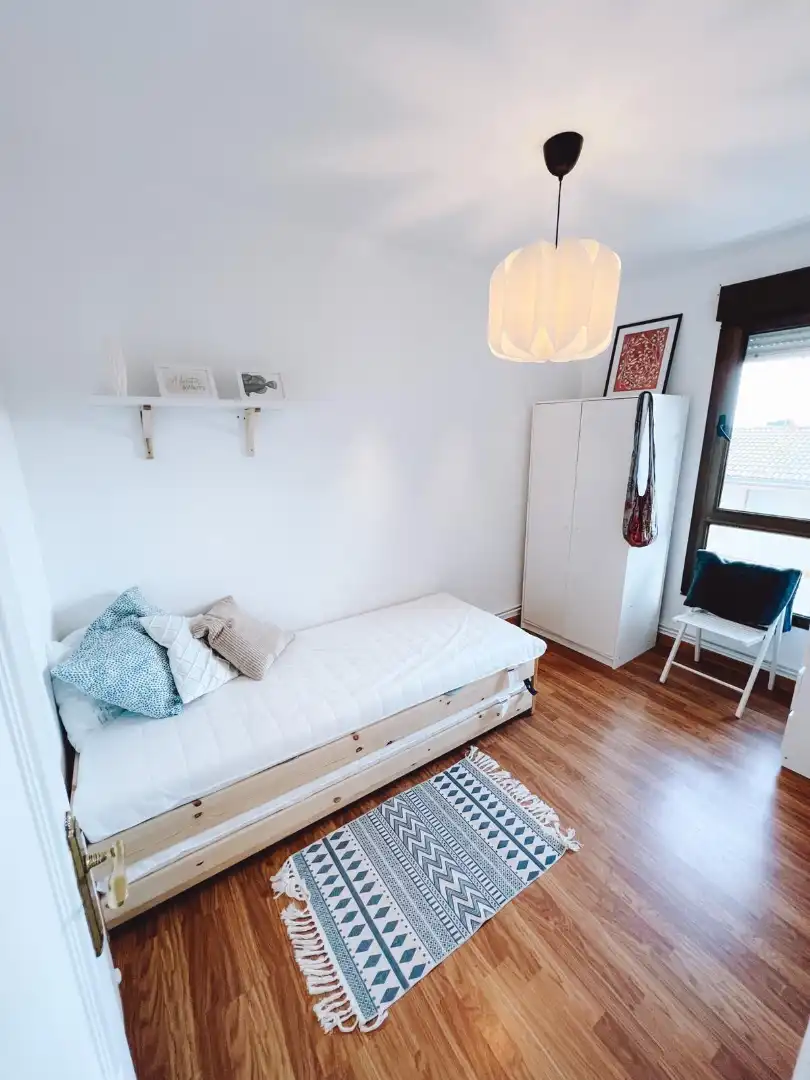 Bedroom of Flat for rent in Castro-Urdiales  with Heating, Terrace and Furnished