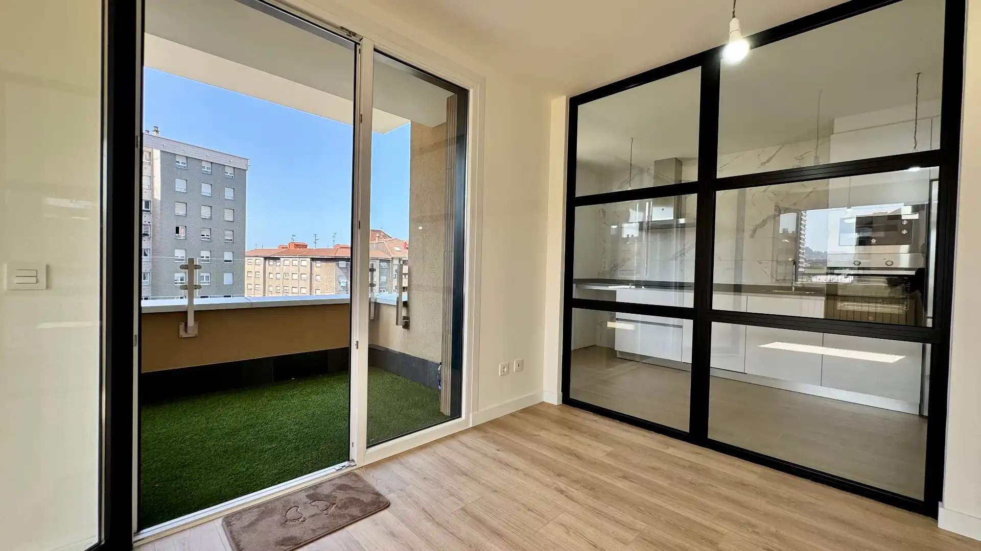 Terraza de Piso en venta en Gijón  con Calefacción, Parquet y Terraza