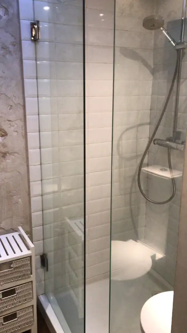 Baño de Estudio de alquiler en Madrid con Aire acondicionado, Calefacción y Amueblado