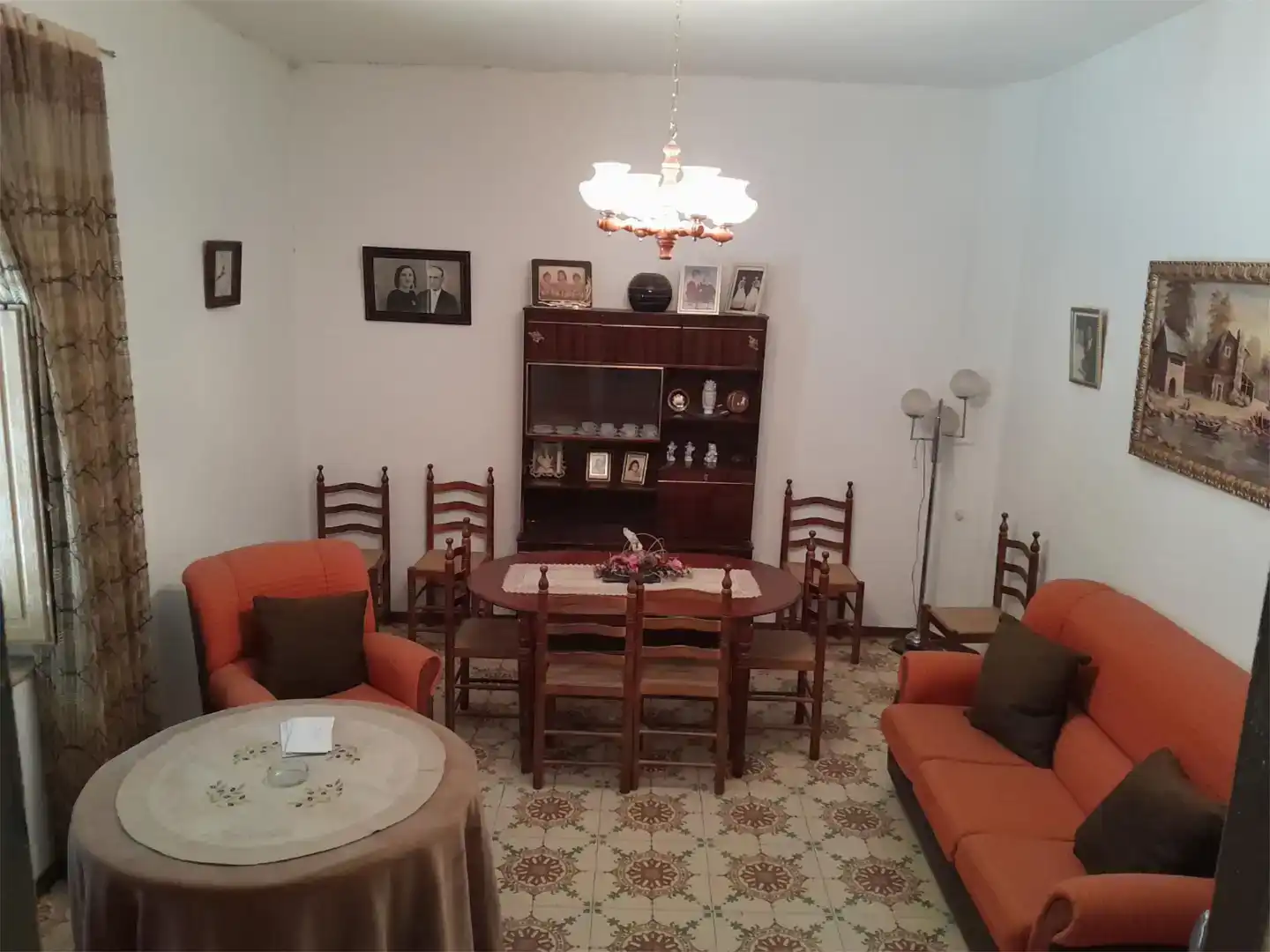Sala d'estar de Casa adosada en venda en Arroyo del Ojanco amb Balcó