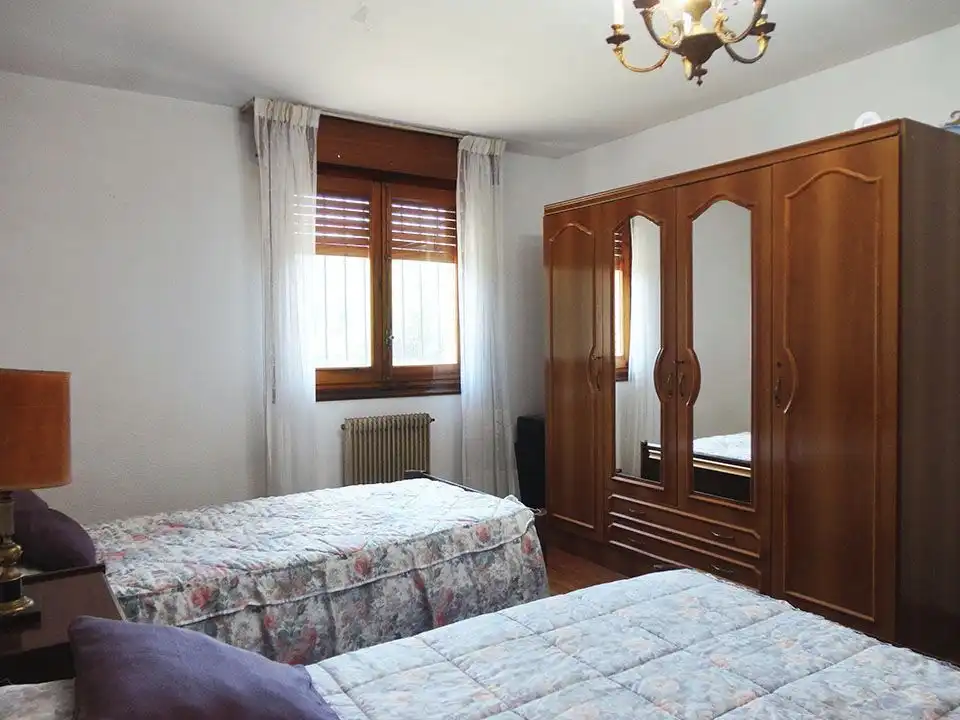 Dormitori de Casa o xalet en venda en Mambrillas de Lara amb Jardí privat