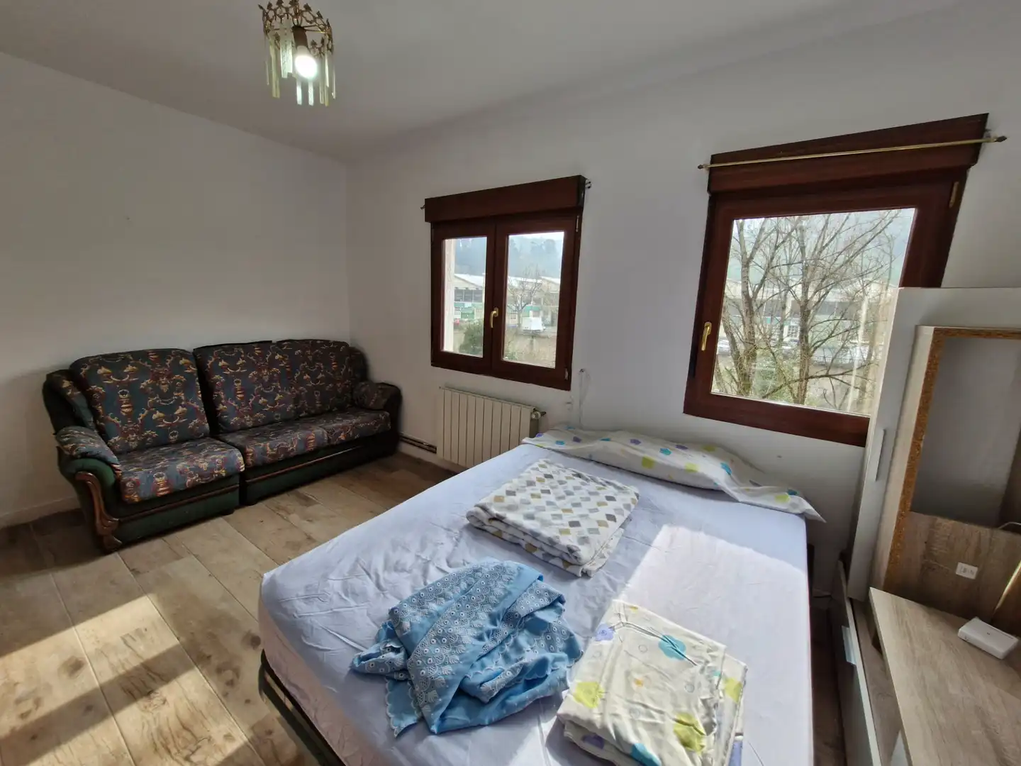 Schlafzimmer von Wohnung zur Miete in Alonsotegi mit Heizung, Möbliert und Ofen
